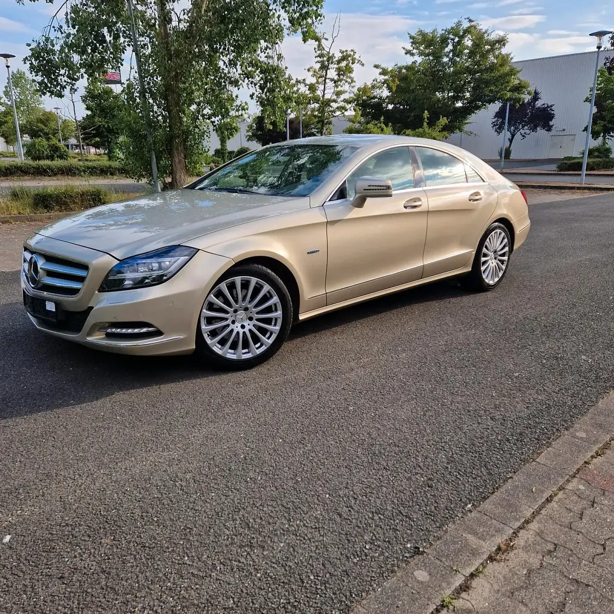 Gebraucht Mercedes CLS350 265 PS (194 kW) 2011 Gold Coupé