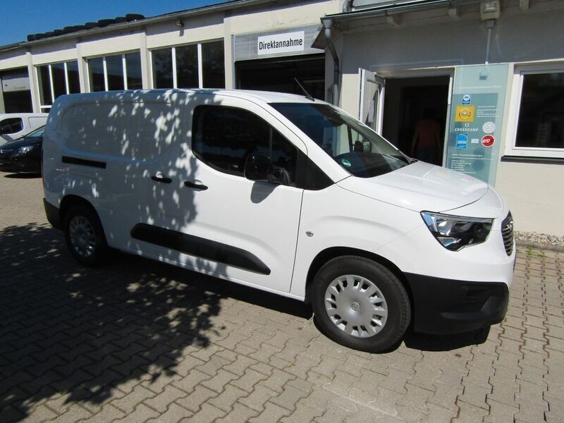 Weiß Gebraucht 2021 Opel Combo-e Life XL Edition Van / Kleinbus | 23.900 € - Bild 1/4