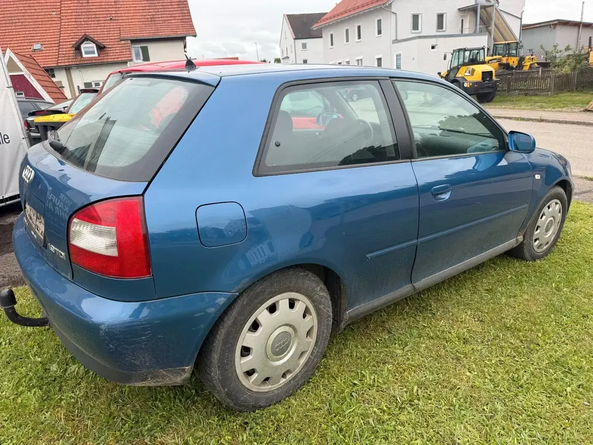 Gebraucht Audi A3 101 PS (74 kW) 2002 Blau Kleinwagen