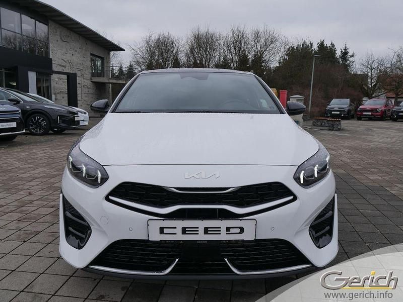 Neu Kia Ceed GT GT-Line 140 PS (102 kW) 2025 Deluxeweiss metallic Limousine