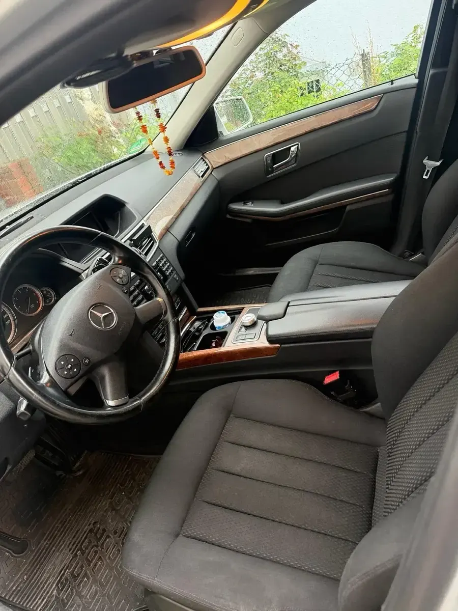 Gebraucht Mercedes E220 170 PS (125 kW) 2011 Grau Kombi
