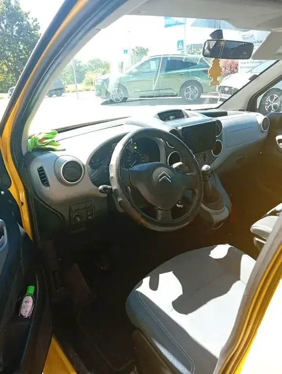 Gebraucht Citroën Berlingo 98 PS (72 kW) 2011 Gelb Van / Kleinbus