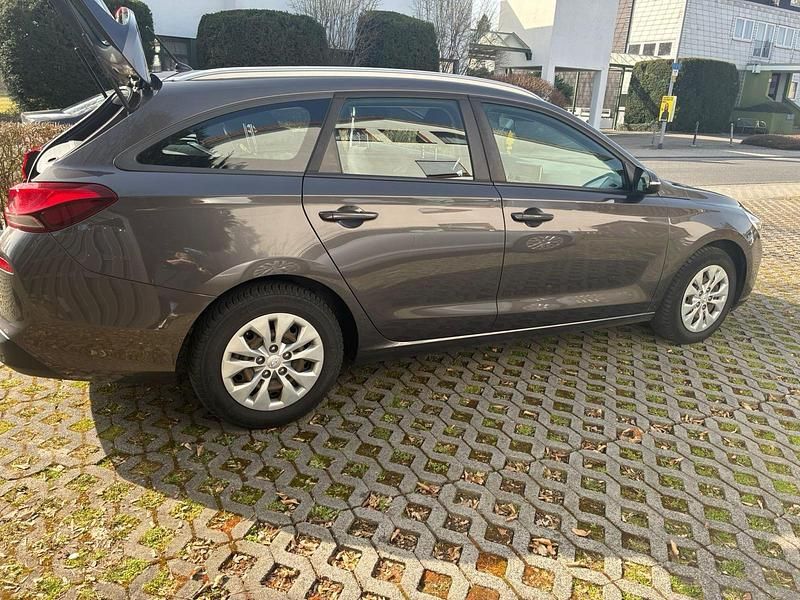 Gebraucht Hyundai i30 115 PS (84 kW) 2018 Grau Kombi