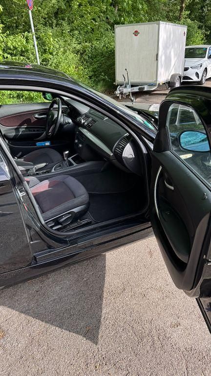 Gebraucht BMW 116 122 PS (89 kW) 2007 Schwarz Kleinwagen