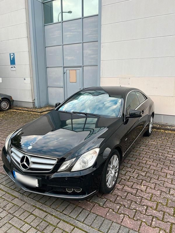 Gebraucht Mercedes E250 204 PS (150 kW) 2009 Schwarz Coupé