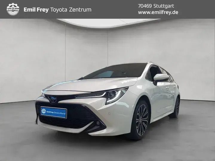 Schneeweiß Gebraucht 2022 Toyota Corolla Team Kombi | 24.950 € (Fairer Preis) - Bild 1/4