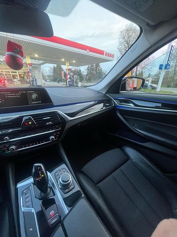 Gebraucht 2017 BMW 520 Limousine | 16.500 € (Superpreis) - Bild 1/4