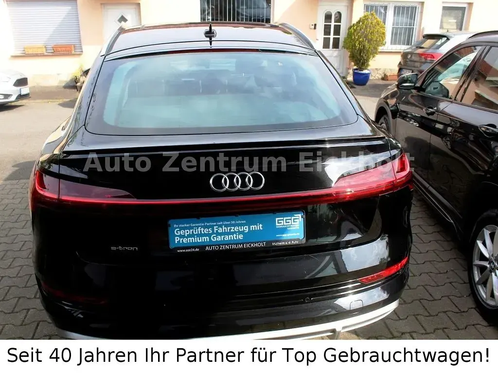 Second-hand Audi e-tron Sportback S-Line 300 kW (408 CP) 2023 Negru SUV