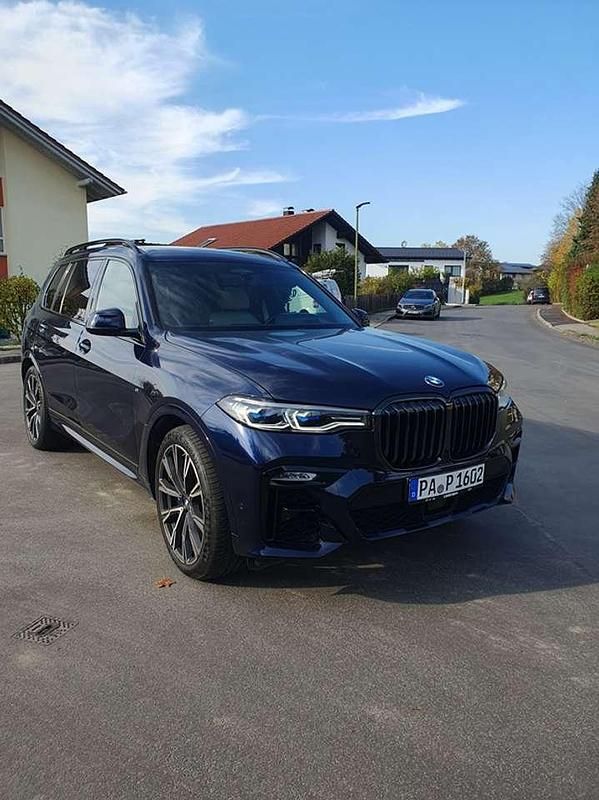 Blau Gebraucht 2021 BMW X7 Executive SUV | 64.600 € (Superpreis) - Bild 1/4