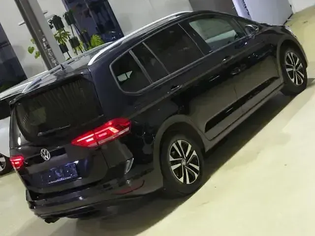 Gebraucht VW Touran United 150 PS (110 kW) 2020 Deep black pearlescent Van / Kleinbus