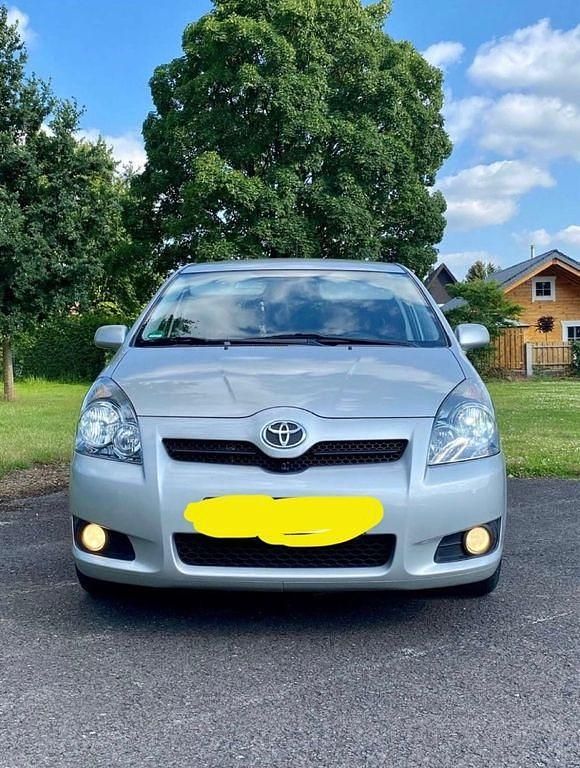 Silber Gebraucht 2007 Toyota Corolla Verso Executive Van / Kleinbus | 5.800 € (Teuer) - Bild 1/4