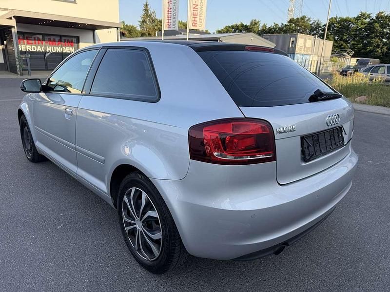 Gebraucht Audi A3 Attraction 105 PS (77 kW) 2010 Eissilber metallic Limousine