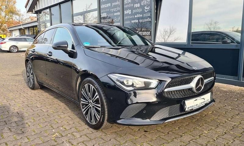 Nachtschwarz Gebraucht 2021 Mercedes CLA200 Kombi | 17.990 € (Superpreis) - Bild 1/4