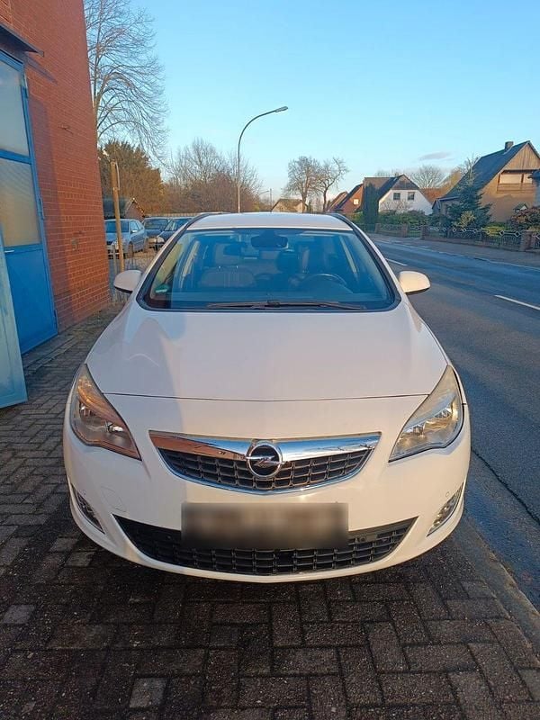 Gebraucht Opel Astra 140 PS (102 kW) 2012 Weiß Kombi