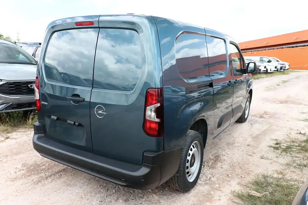 Neu Opel Combo S 131 PS (96 kW) 2026 Karbon schwarz Van / Kleinbus
