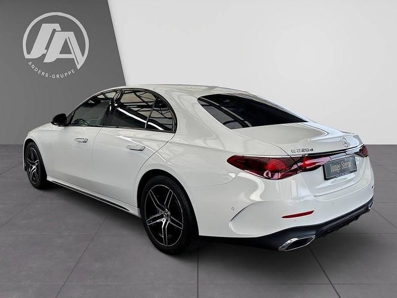 Gebraucht Mercedes E220 AMG 197 PS (144 kW) 2024 Polarweiss Limousine