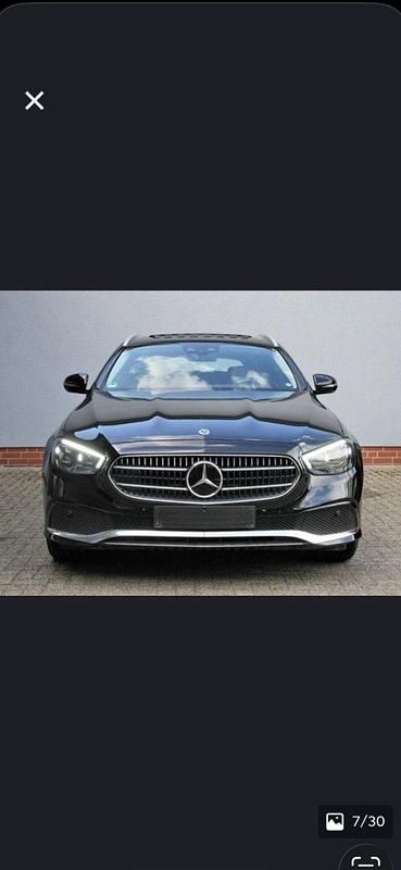 Schwarz Gebraucht 2021 Mercedes E300 Kombi | 30.500 € (Fairer Preis) - Bild 1/4