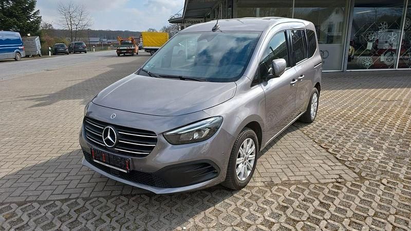 Grau Gebraucht 2024 Mercedes T180 Progressive Van / Kleinbus | 28.550 € (Fairer Preis) - Bild 1/4