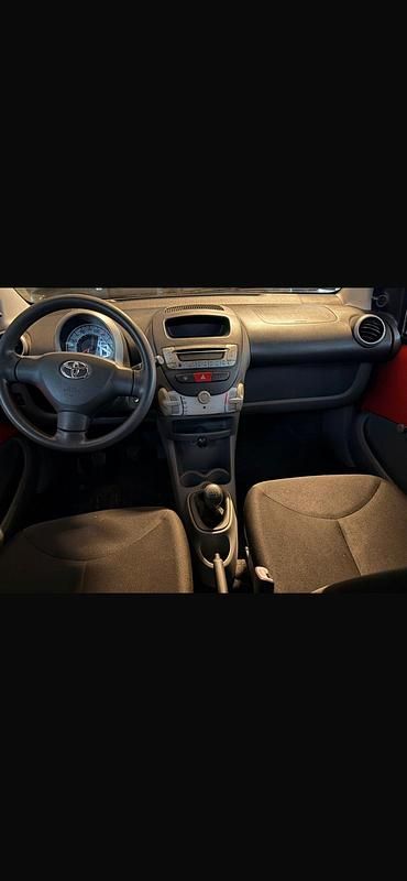 Gebraucht Toyota Yaris 65 PS (47 kW) 2007 Rot Kleinwagen