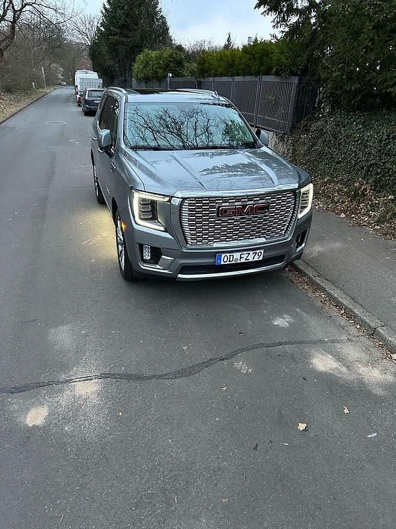 Silber Gebraucht 2022 GMC Yukon SUV | 120.000 € - Bild 1/4