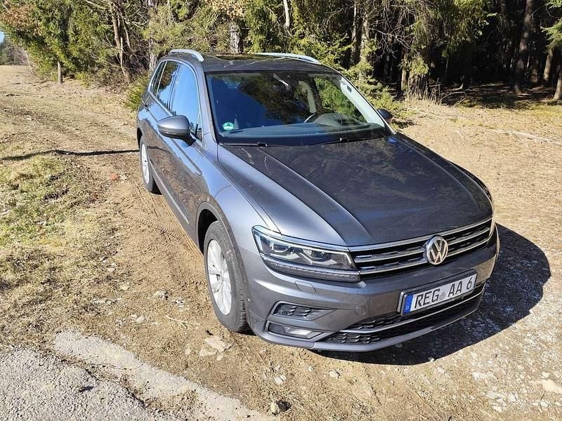 Grau Gebraucht 2019 VW Tiguan Comfortline SUV | 22.900 € (Guter Preis) - Bild 1/4