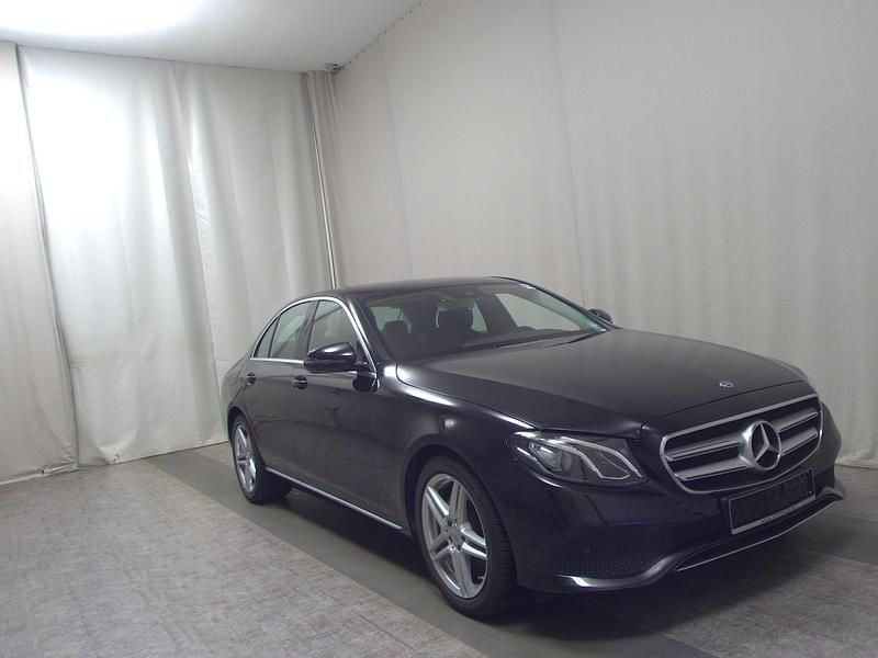 Gebraucht Mercedes E220 Avantgarde 194 PS (142 kW) 2018 Obsidianschwarz metalliclack Limousine