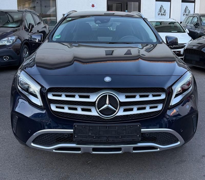 Gebraucht Mercedes GLA200 156 PS (114 kW) 2017 Blau SUV