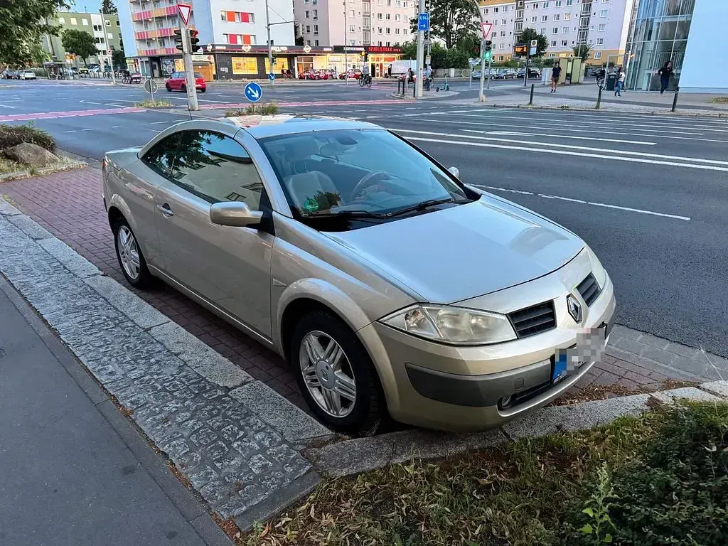 Gebraucht Renault Mégane Cabriolet Dynamique 113 PS (83 kW) 2006 Gold Cabrio
