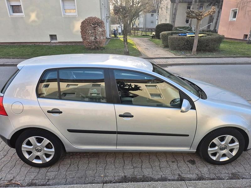 Gebraucht VW Golf IV 115 PS (84 kW) 2004 Silber Kleinwagen