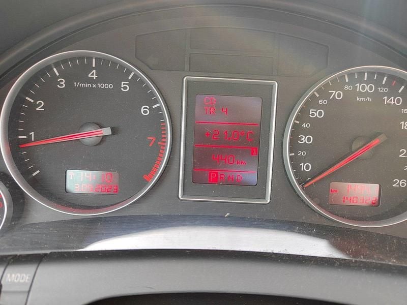 Gebraucht Audi A4 130 PS (95 kW) 2003 Silber Limousine