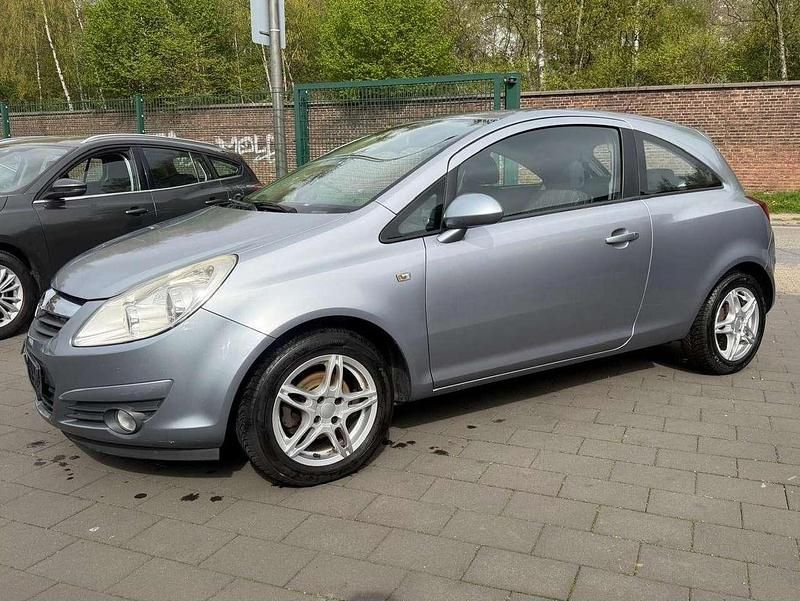 Gebraucht Opel Corsa Innovation 80 PS (58 kW) 2010 Lichtsilber m2 Kleinwagen
