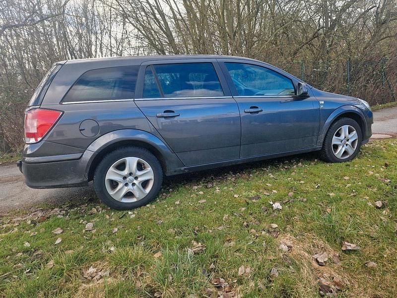 Gebraucht Opel Astra 90 PS (66 kW) 2010 Grau Kombi