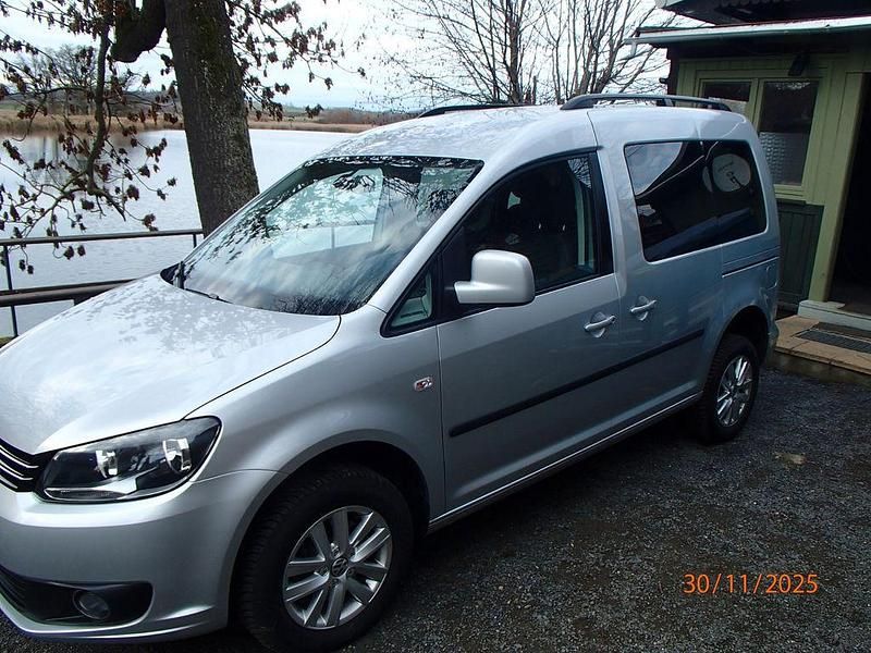 Silber Gebraucht 2012 VW Caddy Comfortline Van / Kleinbus | 11.800 € (Fairer Preis) - Bild 1/4