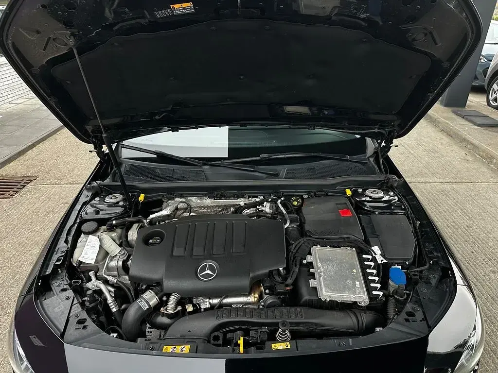 Gebraucht Mercedes CLA200 Shooting Brake 150 PS (110 kW) 2020 Schwarz Kombi