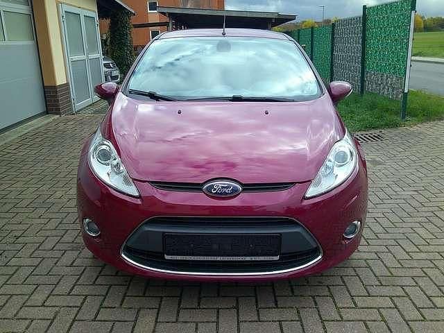 Gebraucht Ford Fiesta Titanium 97 PS (71 kW) 2011 Violett Kleinwagen