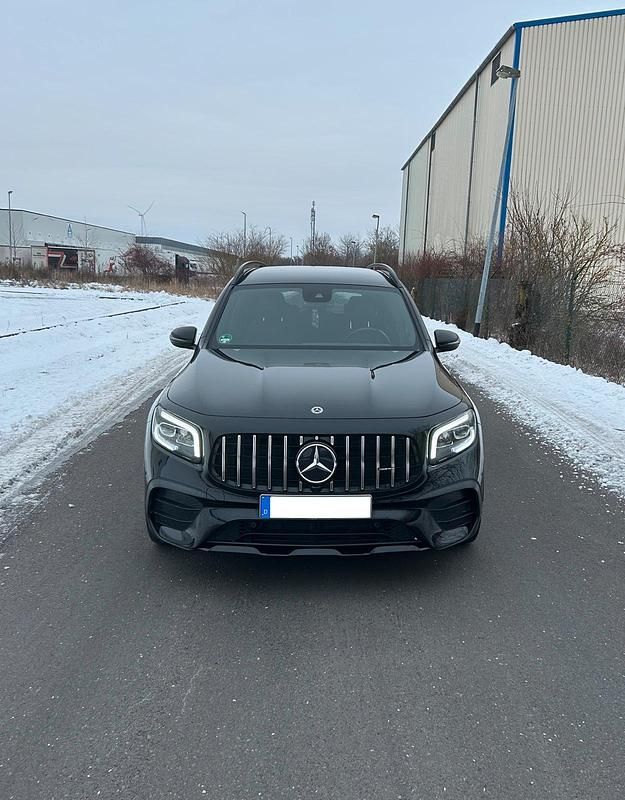 Schwarz Gebraucht 2020 Mercedes GLB220 AMG line SUV | 34.999 € (Teuer) - Bild 1/4