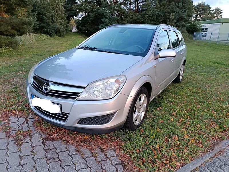 Silber Gebraucht 2008 Opel Astra Kombi | 2.300 € (Etwas zu teuer) - Bild 1/4