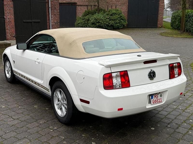 Gebraucht Ford Mustang 213 PS (156 kW) 2008 Weiß Cabrio