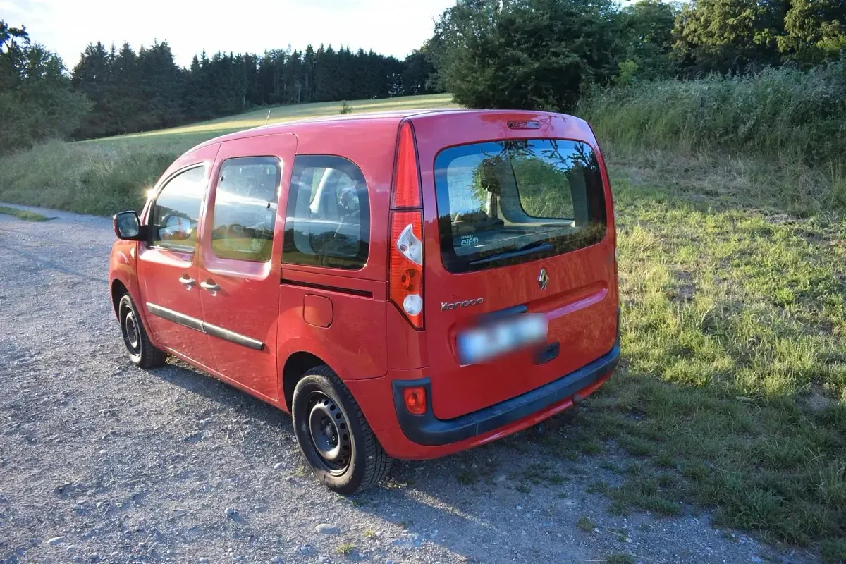 Gebraucht Renault Kangoo 87 PS (63 kW) 2010 Rot Limousine