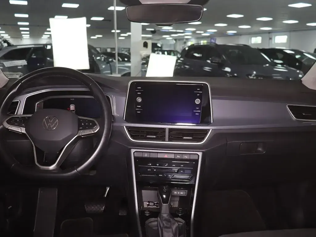 Gebraucht VW T-Roc Style 150 PS (110 kW) 2023 Deep black perleffekt (metallic) SUV