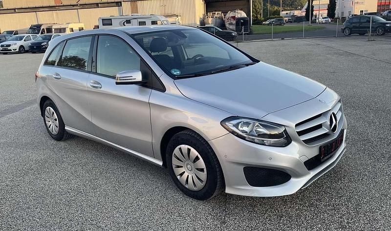 Gebraucht Mercedes B180 122 PS (89 kW) 2015 Silber Van / Kleinbus
