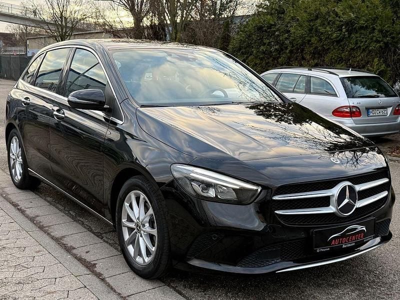 Gebraucht Mercedes B180 Progressive 116 PS (85 kW) 2019 Schwarz Van / Kleinbus