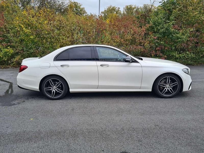 Gebraucht Mercedes E220 AMG 194 PS (142 kW) 2016 Weiß Limousine