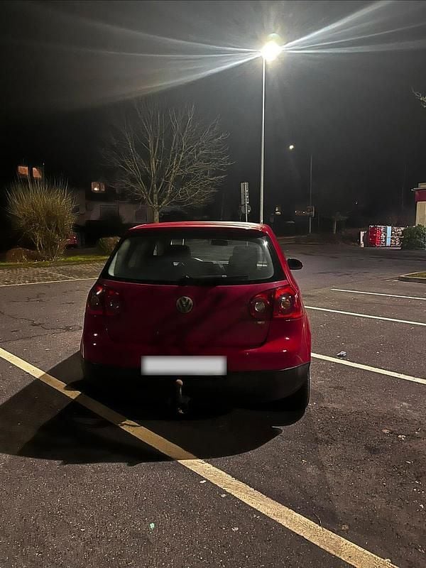 Gebraucht VW Golf V 105 PS (77 kW) 2004 Rot Kleinwagen