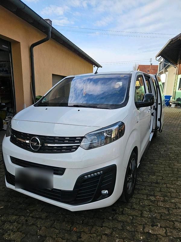 Weiß Gebraucht 2022 Opel Zafira Life Van / Kleinbus | 22.880 € - Bild 1/4