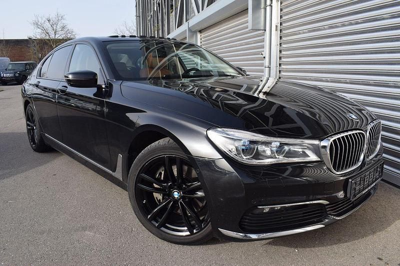 Gebraucht BMW 740 320 PS (235 kW) 2018 Schwarz Limousine