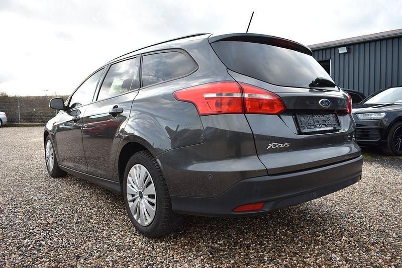 Gebraucht Ford Focus Business Edition 125 PS (91 kW) 2018 Grau Limousine