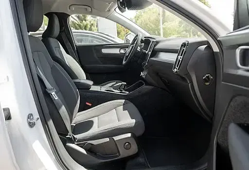 Gebraucht Volvo XC40 Momentum 197 PS (144 kW) 2022 Schwarz SUV