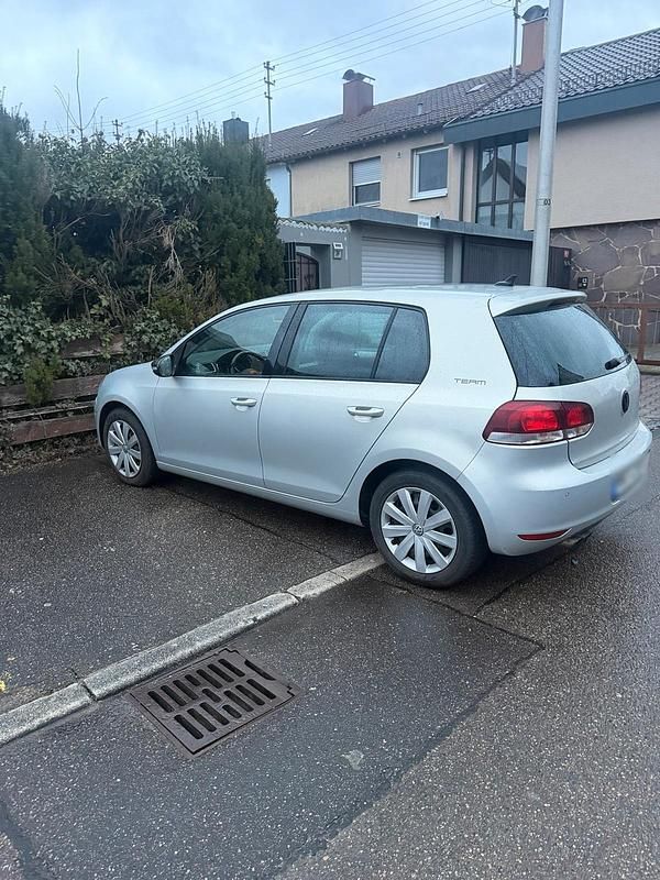 Gebraucht VW Golf VI Team 122 PS (89 kW) 2011 Silber Kleinwagen