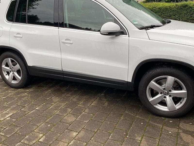 Weiß Gebraucht 2014 VW Tiguan SUV | 5.400 € (Etwas zu teuer) - Bild 1/4